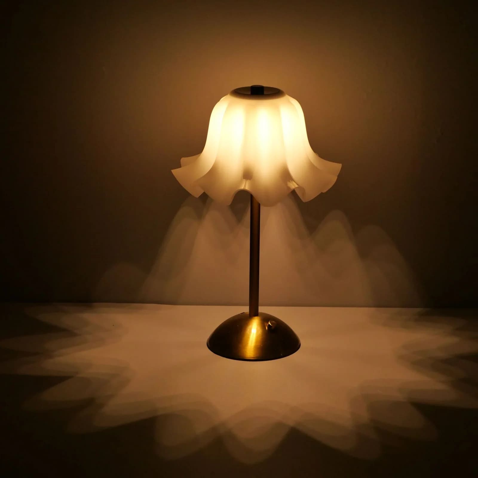 Luz Noturna Recarregável em Formato de Flor Tricolor