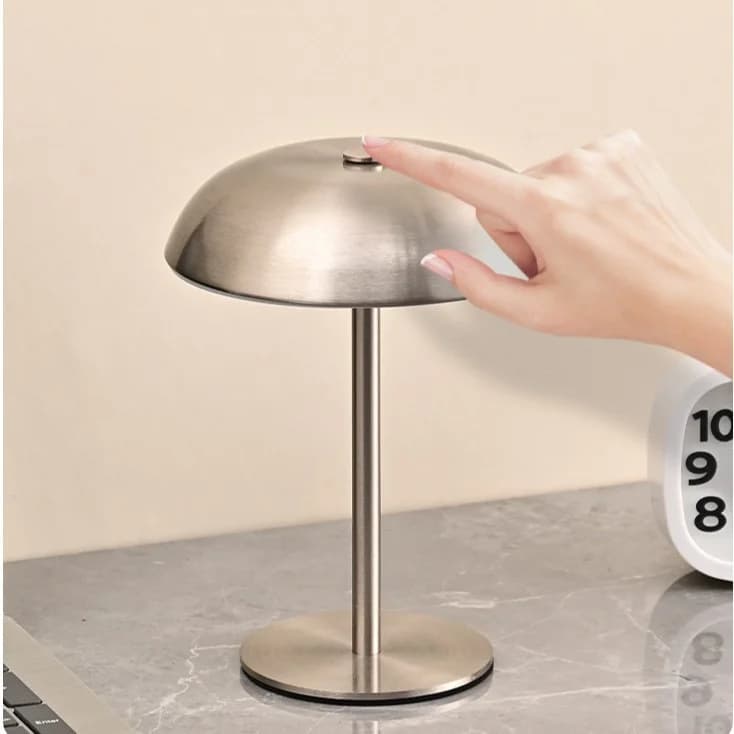 Luminária de Mesa Cogumelo Metálica Recarregável com Toque